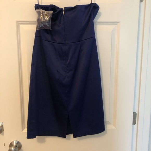 Satin/silky strapless dress w/ pockets - Picture 3 of 6
